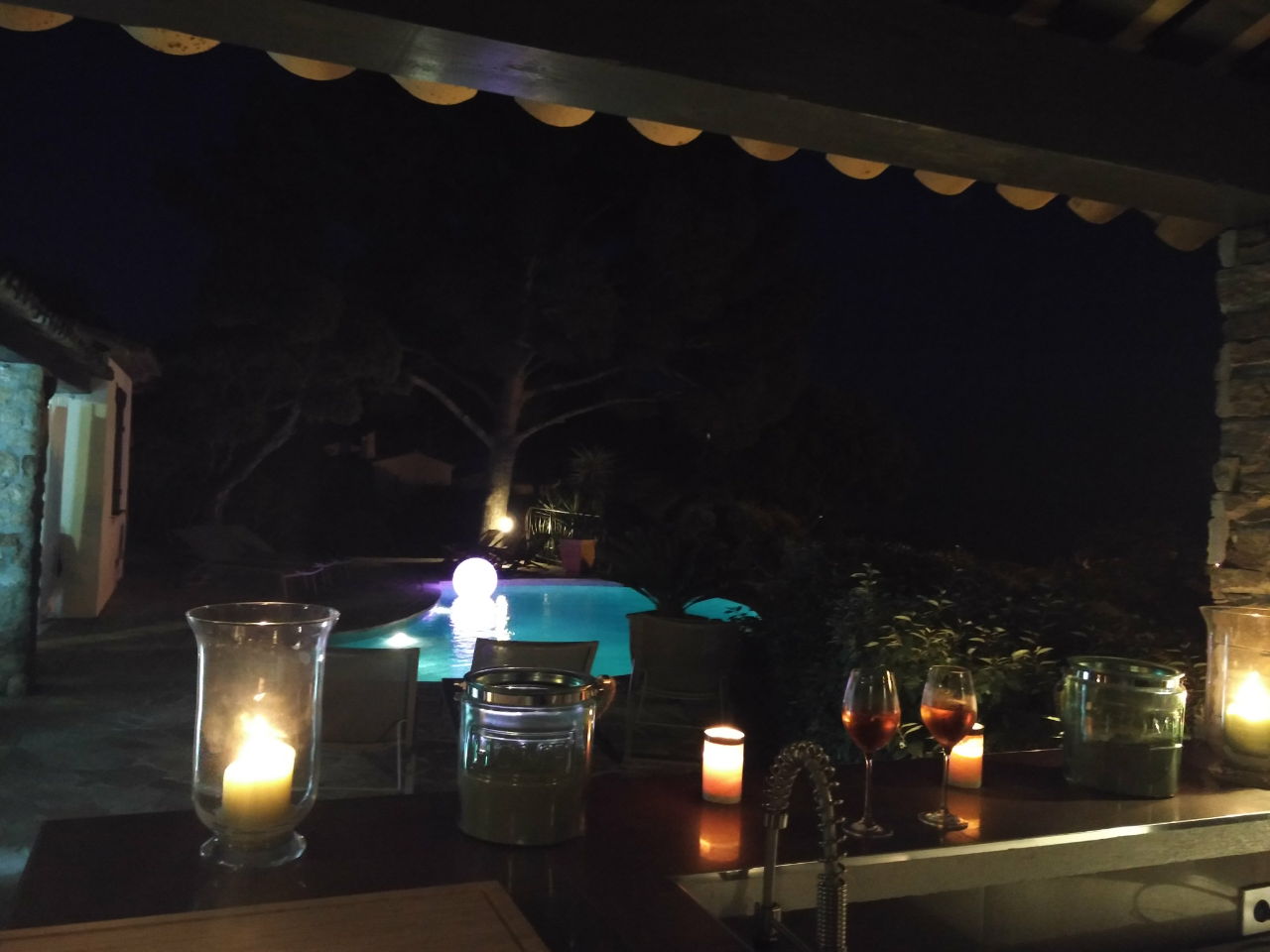  The outdoor kitchen by night